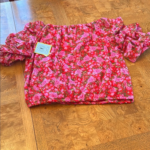 NWT CeCe Red and Pink Floral Top. Size Large - Picture 5 of 10